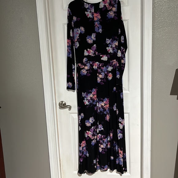 Jennifer Lopez maxi dress with long sleeves - Picture 2 of 6